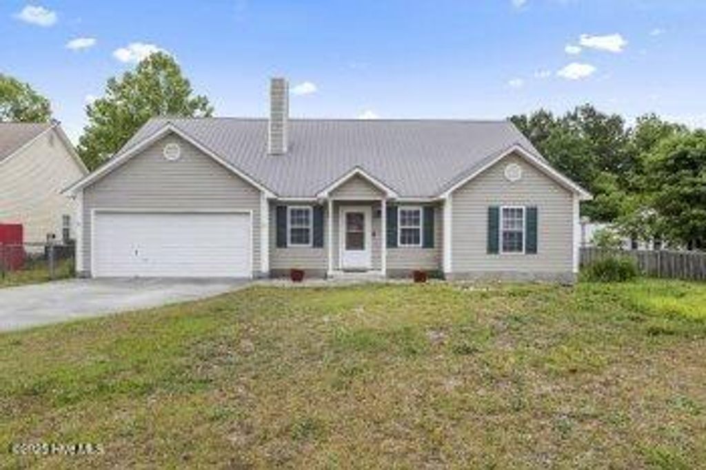 212 Quail Creek Court, Hubert, NC 28539
