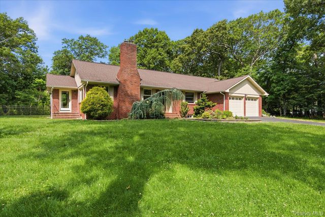 42 Cliff Road, Port Jefferson, NY 11777