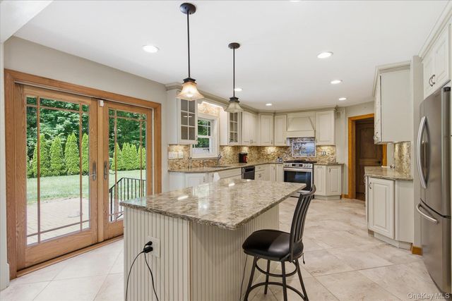 42 Cliff Road, Port Jefferson, NY 11777