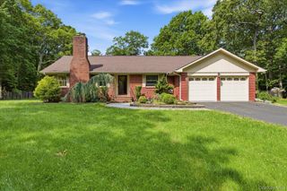 42 Cliff Road, Port Jefferson, NY 11777