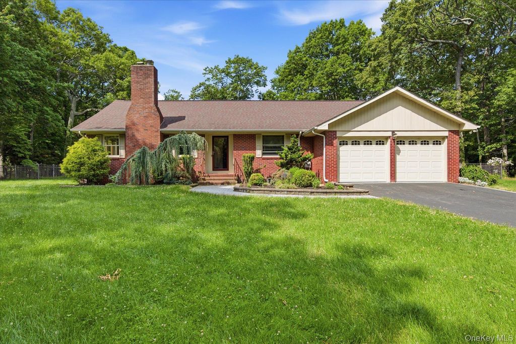 42 Cliff Road, Port Jefferson, NY 11777