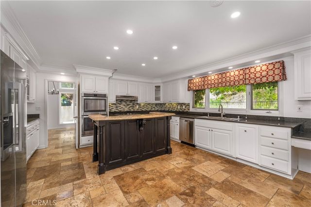 24961 Alicante, Calabasas, CA 91302
