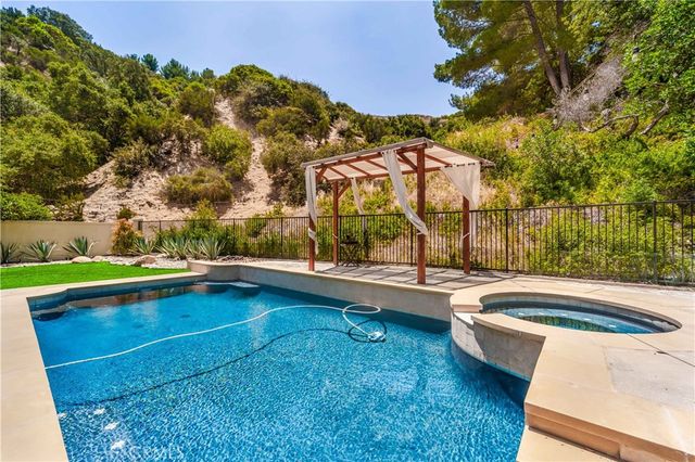 24961 Alicante, Calabasas, CA 91302