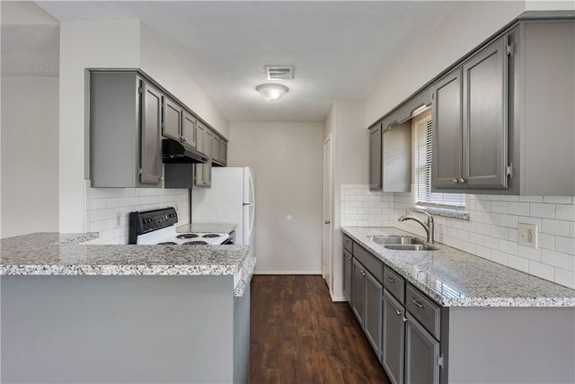 1003 East 24th Street, Bryan, TX 77803