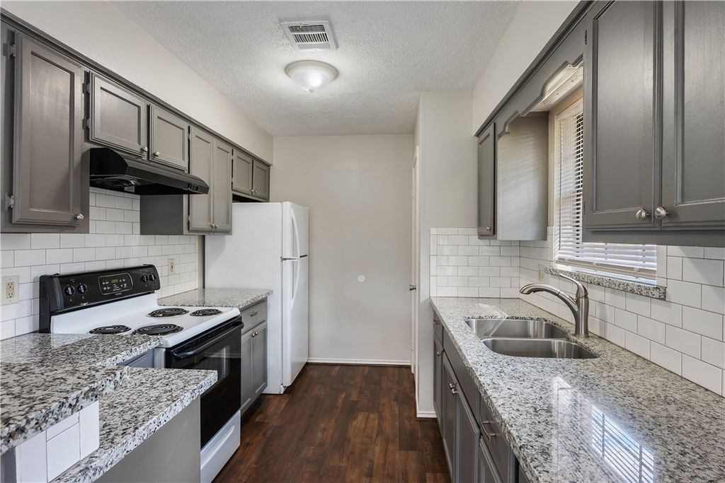 1003 East 24th Street, Bryan, TX 77803 — photo 4