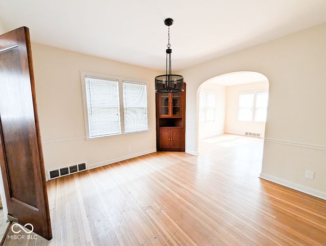 5260 E 9th Street, Indianapolis, IN 46219