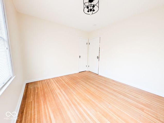 5260 E 9th Street, Indianapolis, IN 46219