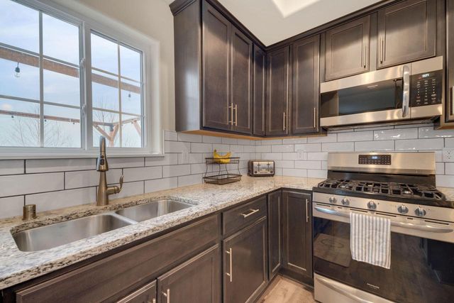 555 Spur ROAD, Slinger, WI 53086