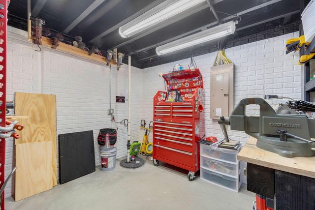 555 Spur ROAD, Slinger, WI 53086