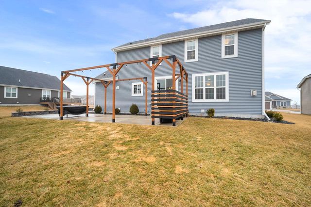 555 Spur ROAD, Slinger, WI 53086