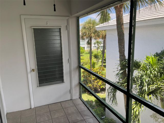 2050 NE 39th St N312, Lighthouse Point, FL 33064