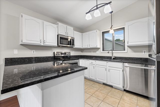 1346 Cope Avenue E, Maplewood, MN 55109