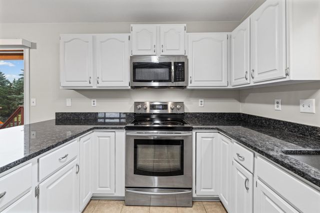 1346 Cope Avenue E, Maplewood, MN 55109