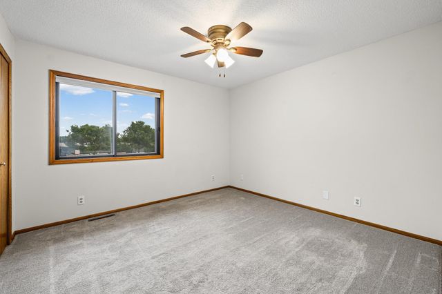 1346 Cope Avenue E, Maplewood, MN 55109