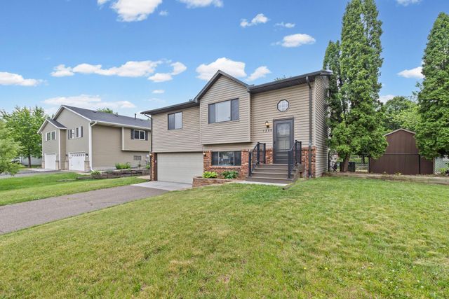 1346 Cope Avenue E, Maplewood, MN 55109