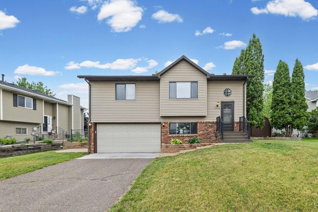 1346 Cope Avenue E, Maplewood, MN 55109