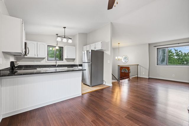 1346 Cope Avenue E, Maplewood, MN 55109