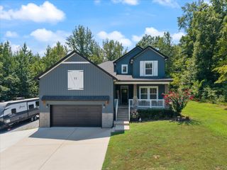 2118 Palmyra Rd, Palmyra, TN 37142