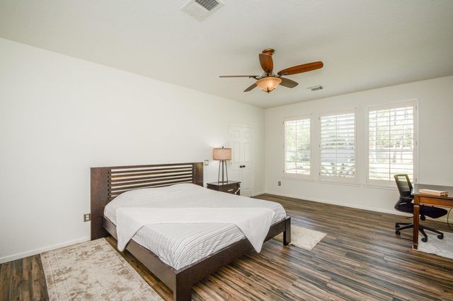 14 Guinevere Place, Conroe, TX 77384