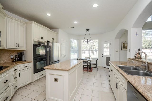 14 Guinevere Place, Conroe, TX 77384