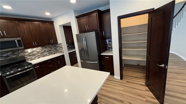 1571 Foothill, Redlands, CA 92374