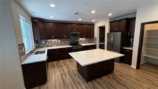 1571 Foothill, Redlands, CA 92374