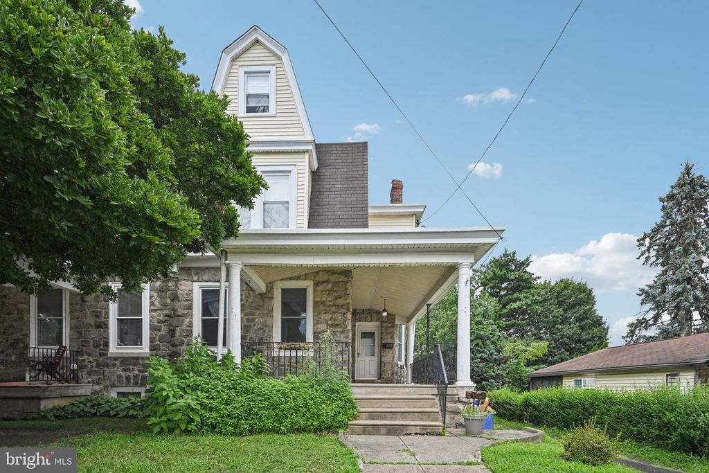 8029 PINE RD, Philadelphia, PA 19111