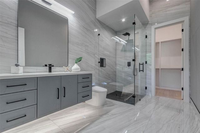 207 W 33rd Street, Houston, TX 77018