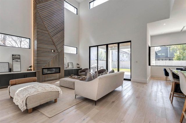 207 W 33rd Street, Houston, TX 77018