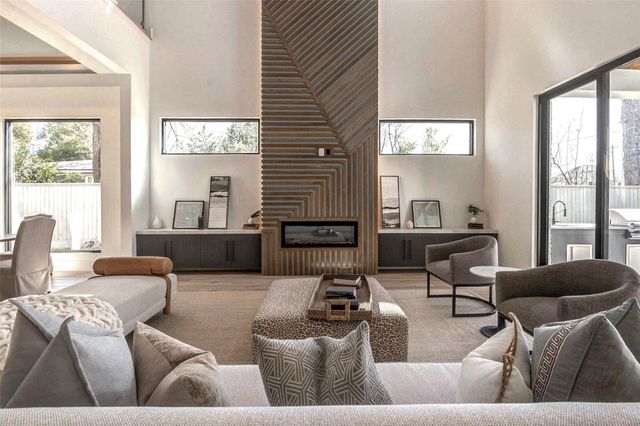 207 W 33rd Street, Houston, TX 77018