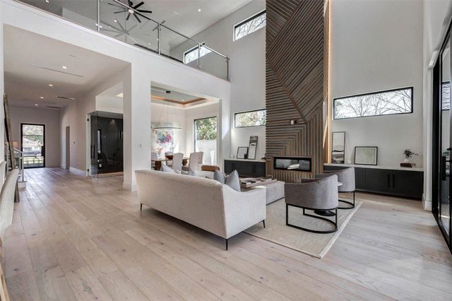 207 W 33rd Street, Houston, TX 77018