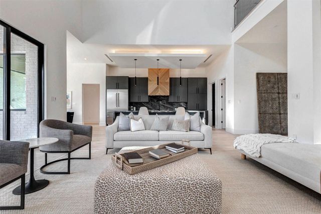 207 W 33rd Street, Houston, TX 77018