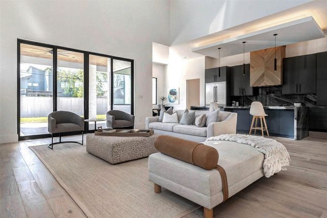 207 W 33rd Street, Houston, TX 77018