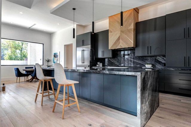 207 W 33rd Street, Houston, TX 77018