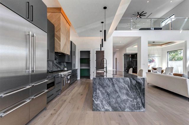 207 W 33rd Street, Houston, TX 77018