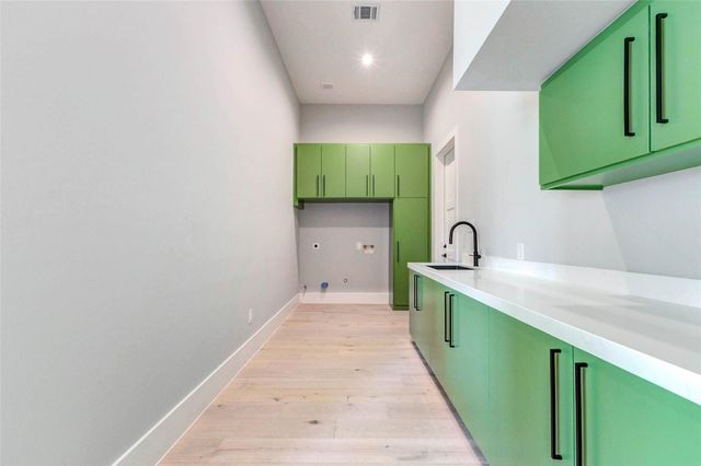 207 W 33rd Street, Houston, TX 77018