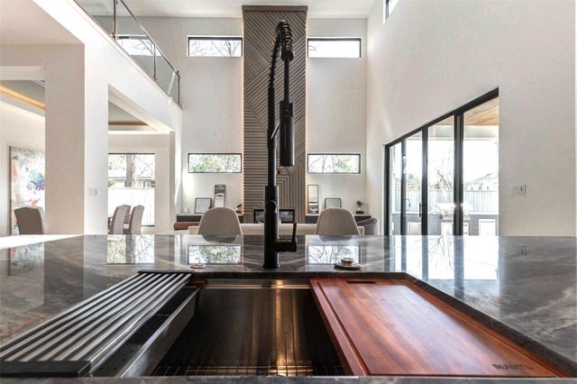 207 W 33rd Street, Houston, TX 77018