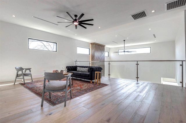 207 W 33rd Street, Houston, TX 77018