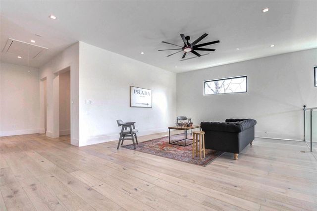 207 W 33rd Street, Houston, TX 77018