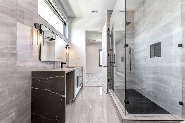 207 W 33rd Street, Houston, TX 77018