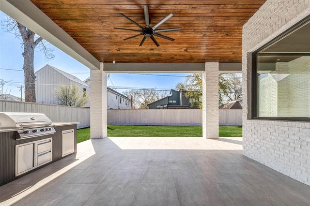 207 W 33rd Street, Houston, TX 77018