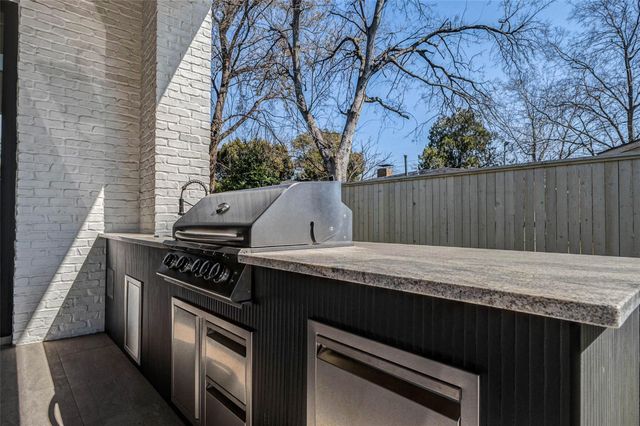 207 W 33rd Street, Houston, TX 77018