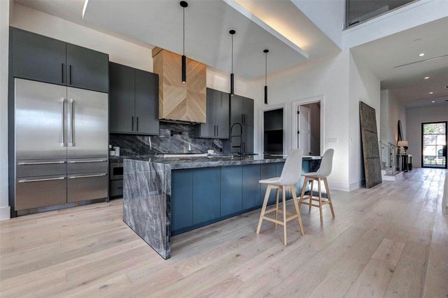 207 W 33rd Street, Houston, TX 77018