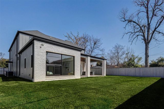 207 W 33rd Street, Houston, TX 77018