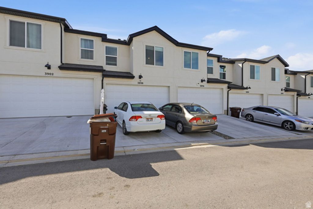 Image 2 of property listing at 3898 S SILVER BANK DR, Magna, UT 84044
