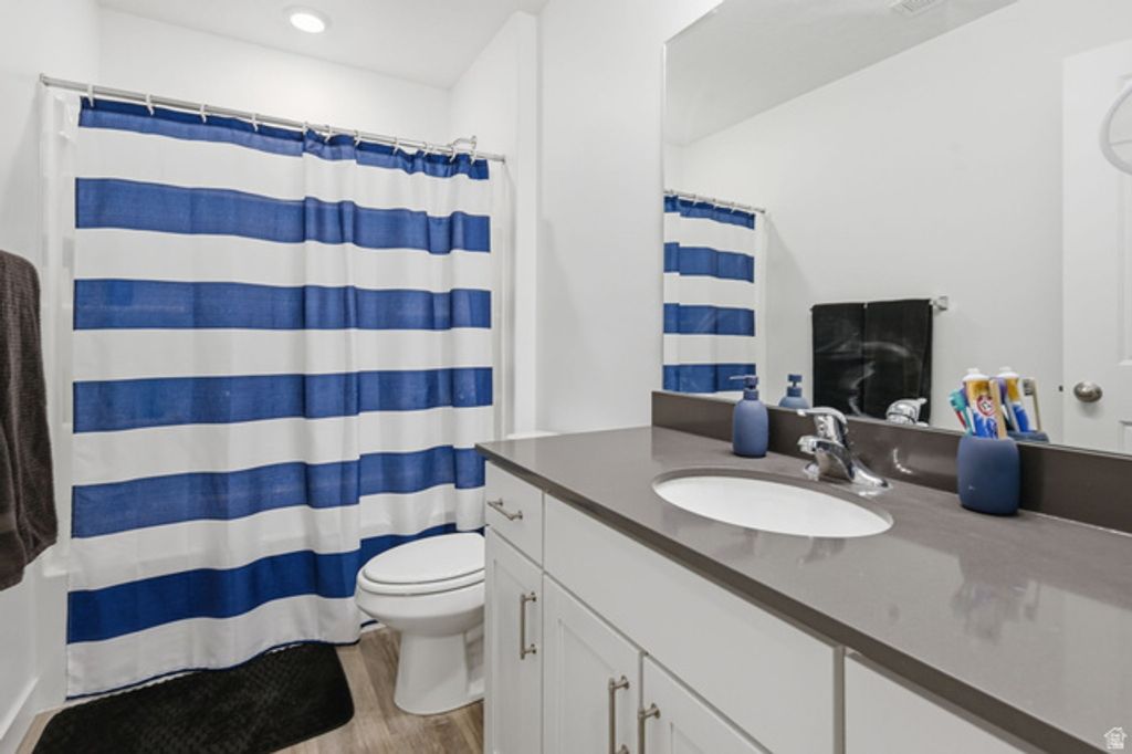 Image 14 of property listing at 3898 S SILVER BANK DR, Magna, UT 84044