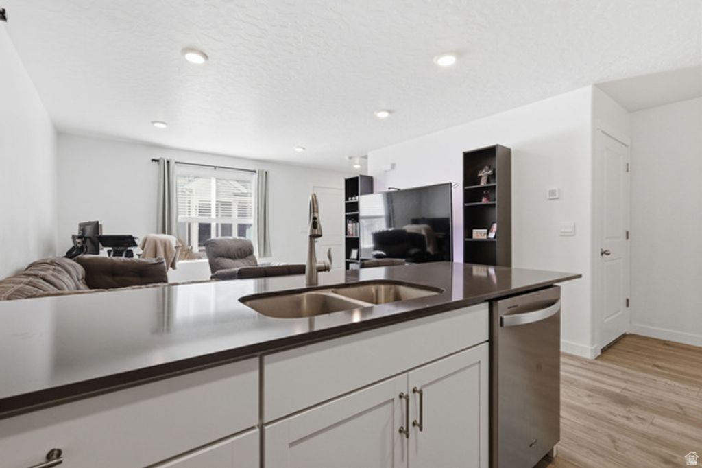 Image 4 of property listing at 3898 S SILVER BANK DR, Magna, UT 84044