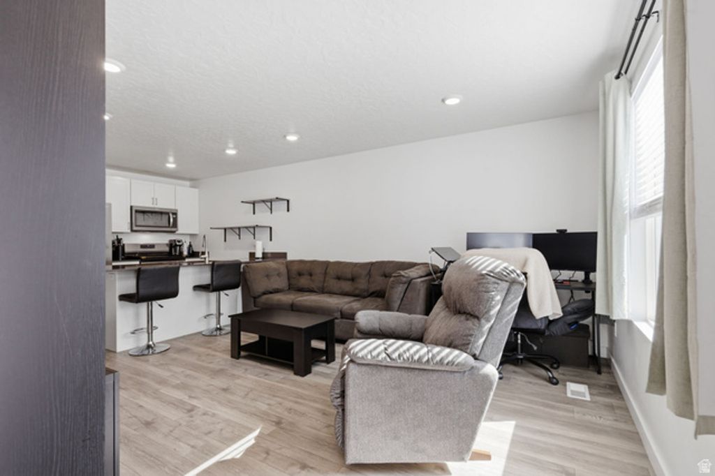 Image 5 of property listing at 3898 S SILVER BANK DR, Magna, UT 84044