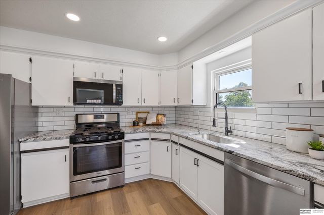 6766 Maple Street, Omaha, NE 68104