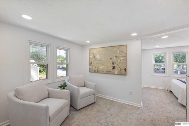 6766 Maple Street, Omaha, NE 68104